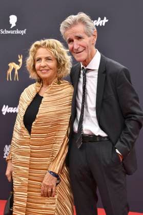 Michaela May mit Ehemann Bernd Schadewald bei der 77. Bambi-Verleihung 2025 in den Bavaria Filmstudios. München, 13.11.2025