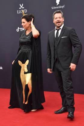 Elena Uhlig mit Partner Fritz Karl bei der 77. Bambi-Verleihung 2025 in den Bavaria Filmstudios. München, 13.11.2025