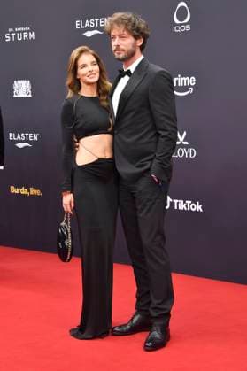 Yvonne Catterfeld mit Freund Adam von Mack bei der 77. Bambi-Verleihung 2025 in den Bavaria Filmstudios. München, 13.11.2025