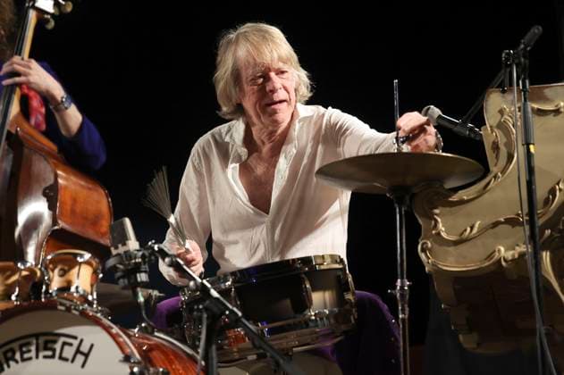 Helge Schneider live bei einem Konzert seiner Ein Mann und seine Musik -Tour in der Messehalle. Löbau, 13.11.2025