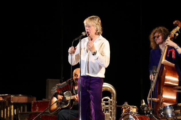 Helge Schneider live bei einem Konzert seiner Ein Mann und seine Musik -Tour in der Messehalle. Löbau, 13.11.2025