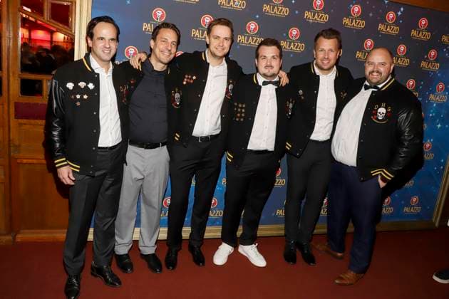 abb Palazzo- Goldkehlchen bei der Premiere von Cornelia Poletto 10. Dinner Show PALAZZO Hier und Jetzt am 13.11.2025 in Hamburg Hamburg Deutschland
