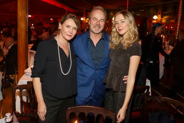 abb Palazzo-Till Demtroeder Stefanie Millat und Tochter bei der Premiere von Cornelia Poletto 10. Dinner Show PALAZZO Hier und Jetzt am 13.11.2025 in Hamburg Hamburg Deutschland