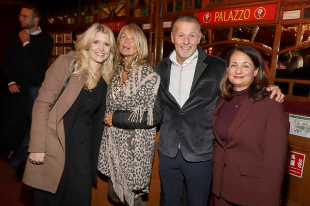 abb Palazzo- Lena Kast, Susanne Kowalke, Karlheinz Hauser & Margarete Hauser bei der Premiere von Cornelia Poletto 10. Dinner Show PALAZZO Hier und Jetzt am 13.11.2025 in Hamburg Hamburg Deutschland