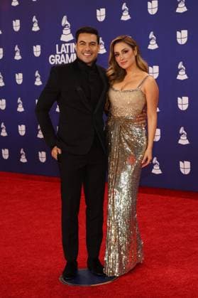 (L-R) Carlos Rivera and Cynthia Rodríguez arrive for the 26th annual Latin Grammy Awards at the MGM Garden Arena in Las Vegas, Nevada on Thursday, November 13, 2025.  LAV20251113172 JAMESxATOA