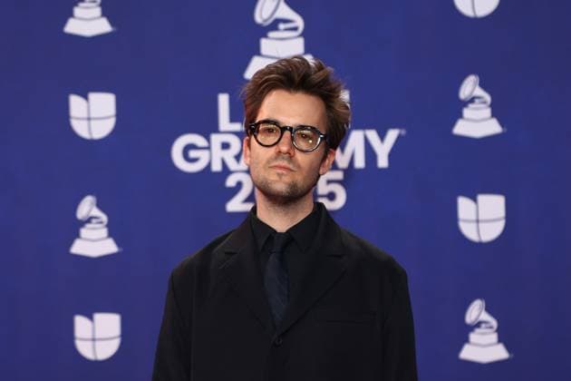Tyler Spry arrives for the 26th annual Latin Grammy Awards at the MGM Garden Arena in Las Vegas, Nevada on Thursday, November 13, 2025.  LAV20251113148 JAMESxATOA