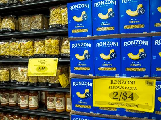 Tariffs on imported Italian pasta Boxes of domestic Ronzoni brand pasta next ro bags of pasta imported from Italy in a supermarket in New York on Thursday, November 13, 2025. The Trump administration™s Commerce Dept. has proposed a 107% tariff on Italian pasta, including a 92% anti-dumping import duty. (  RichardxB.xLevine
