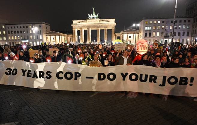 Global climate strike in Berlin BERLIN, GERMANY - NOVEMBER 14: People take a part at a lantern demonstration of the Global climate strike in the center of Berlin, Germany, on November 14, 2025. The demonstration is organized by Fridays for Future Berlin in solidarity with activists worldwide during the COP30 climate conference in Brazil. Volodymyr Sindieiev Anadolu Berlin Germany. Editorial use only. Please get in touch for any other usage.  Copyright: x2025xAnadoluxVolodymyrxSindieievx
