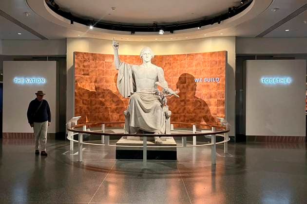 A person walks inside the National Museum of American History in Washington, United States 14 November 2025. Museums and public spaces in the United States are gradually returning to normal as part of a phased reopening schedule following the end of the federal government shutdown, which paralyzed services at government agencies and institutions for more than 40 days. Museums and public spaces reopen in the US after the end of the government shutdown !ACHTUNG: NUR REDAKTIONELLE NUTZUNG!  Copyright: xLeonorxTrinidadx USA6394 20251114-55018541159_1