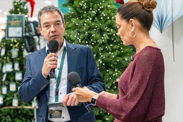 Frank Bertsch und Jana Ina Zarrella bei der Eröffnung des Charity-Waldes in der Galeria Düsseldorf Königsallee. Düsseldorf, 14.11.2025