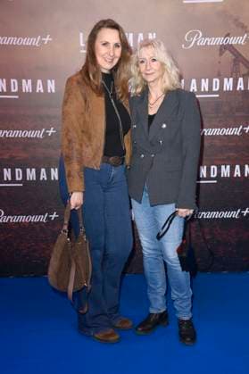 Manuela Schikorsky mit Begleitung bei der Europapremiere der 2. Staffel der Paramount Serie Landman im Zoo Palast. Berlin, 14.11.2025