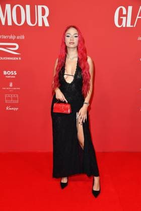 badmomzjay (bürgerlich Josy Napieray) bei der Ankunft zu der Verleihung des dritten Glamour Women of the Year Awards im The Ritz Carlton Hotel in Berlin 14.11.2025