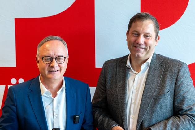 Ulm, Baden-Württemberg, Germany - November 15, 2025: State party conference of the SPD (Social Democratic Party of Germany) in Ulm. Presentation of the election campaign program for the state election in BaWü. ANDREAS STOCH (SPD, state chairman, parliamentary group leader BaWü) and Lars Klingbeil (SPD, Vice Chancellor, Federal Minister of Finance) *** Landesparteitag der Partei SPD (Sozialdemokratische Partei Deutschlands) in Ulm. Vorstellung Programm zum Wahlkampf zur Landtagswahl in BaWü. ANDREAS STOCH (SPD, Landesvorsitzender, Fraktionsvorsitzender BaWü) und Lars Klingbeil (SPD, Vizekanzler, Bundesminister der Finanzen)