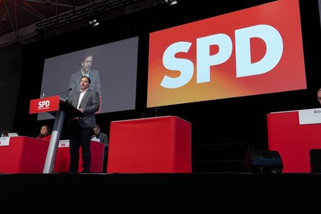 Ulm, Baden-Württemberg, Germany - November 15, 2025: State party conference of the SPD (Social Democratic Party of Germany) in Ulm. Presentation of the election campaign program for the state election in BaWü. Lars Klingbeil (SPD, Vice Chancellor, Federal Minister of Finance) speaks on stage *** Landesparteitag der Partei SPD (Sozialdemokratische Partei Deutschlands) in Ulm. Vorstellung Programm zum Wahlkampf zur Landtagswahl in BaWü. Lars Klingbeil (SPD, Vizekanzler, Bundesminister der Finanzen) spricht auf der Bühne