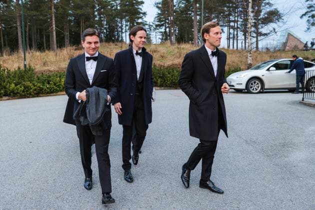 Holmenkollen kapell Oslo 20251115. Lelder i Unge Hoyre Ola Svenneby ankommer Holmenkollen kapell og Stein Erik Hagen sitt giftemal med Bendik Skinningsrud.Foto: Amanda Pedersen Giske NTB Oslo Norge eV94CUKZVck EDITORIAL USE ONLY Ref:eV94CUKZVck.jpg Copyright: xAmandaxPedersenxGiskex xNTBx