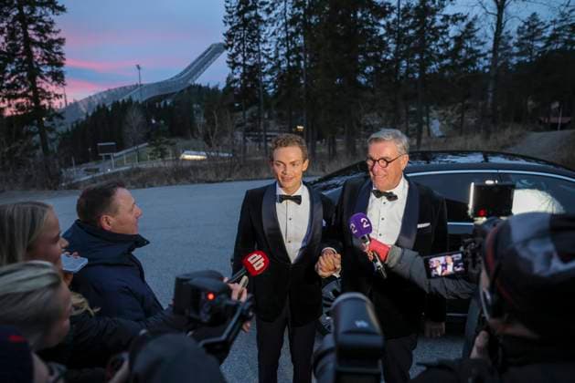 Holmenkollen kapell Oslo 20251115. Stein Erik Hagen og Bendik Skinningsrud ankommer Holmenkollen kapell til sitt bryllup lordag ettermiddag. Foto: Amanda Pedersen Giske NTB Oslo Norge 92NtQ0eGxq8 EDITORIAL USE ONLY Ref:92NtQ0eGxq8.jpg Copyright: xAmandaxPedersenxGiskex xNTBx