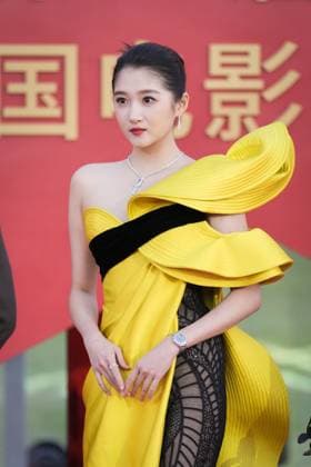 XIAMEN, CHINA - NOVEMBER 15: Actress Guan Xiaotong arrives at the red carpet for the closing ceremony during the 38th China Golden Rooster Awards on November 15, 2025 in Xiamen, Fujian Province of China.  Copyright: xVCGx 111604093179