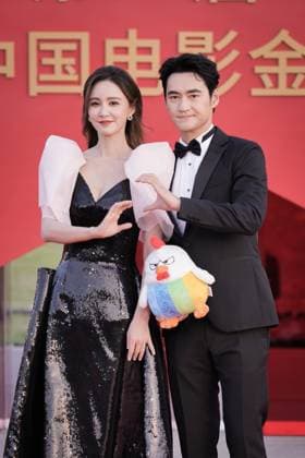 XIAMEN, CHINA - NOVEMBER 15: Actor Yuan Hong (R) and his wife actress Zhang Xinyi arrive at the red carpet for the closing ceremony during the 38th China Golden Rooster Awards on November 15, 2025 in Xiamen, Fujian Province of China.  Copyright: xVCGx 111604092989