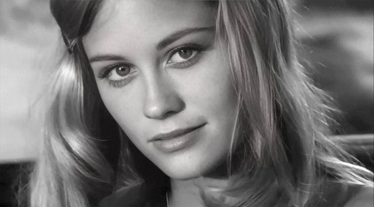 The Last Picture Show Film CLASSIC FILM - THE LAST PICTURE SHOW - HD VERSION - 1971. Cybill Shepherd in The Last Picture Show - (C)Columbia - a 1971 American coming-of-age drama film directed by Peter Bogdanovich adapted from the 1966 novel by McMurtry. Cast includes Timothy Bottoms, Jeff Bridges, Ellen Burstyn, Ben Johnson, Cloris Leachman and Cybill Shepherd. Set in a small town in northern Texas from November 1951 to October 1952, it is a story of two high school seniors and longtime best friends, Sonny Crawford (Bottoms) and Duane Jackson (Bridges). Released 22 October 1971. Captioned 11 November 2025. LMK110-MB174-111125 Supplied by LMK Media . Editorial Only. Landmark Media is not the copyright owner of these Film or TV stills but p 
