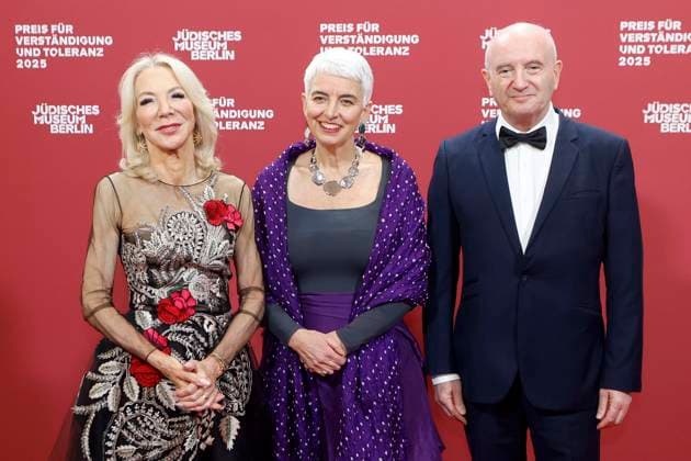 15.11.2025, Preistraegerin Amy Gutmann, Museums-Direktorin Hetty Berg, Preistraeger Daniel Zajfman, beim 24. Preis fuer Verstaendigung und Toleranz im Juedischen Museum in Berlin, Berlin Deutschland, Germany