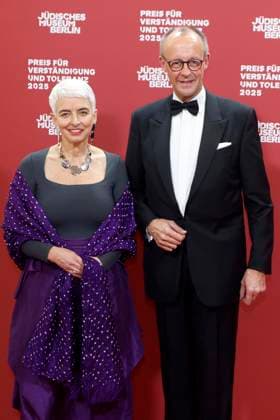 15.11.2025, Bundeskanzler Friedrich Merz, Direktorin Hetty Berg, beim 24. Preis fuer Verstaendigung und Toleranz im Juedischen Museum in Berlin, Berlin Deutschland, Germany