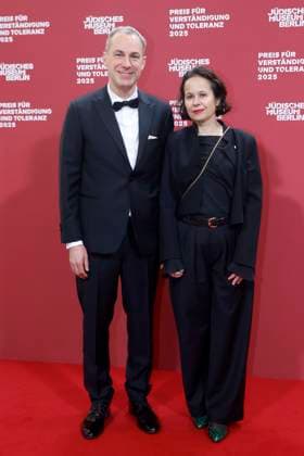 15.11.2025, Cedrik Neike, Vorstand Siemens, und Ehefrau Friederike Neike, beim 24. Preis fuer Verstaendigung und Toleranz im Juedischen Museum in Berlin, Berlin Deutschland, Germany