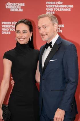 Deutschland, Kultur, Preis für Verständigung und Toleranz 2025 - Jüdisches Museum Berlin: Christian Lindner (FDP, Finanzminister a.D.) und Ehefrau Franca Lehfeldt Copyright: xJamesxZabelx