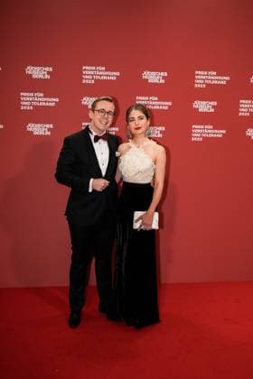 Deutschland, Kultur, Preis für Verständigung und Toleranz 2025 - Jüdisches Museum Berlin: Philipp Amthor (CDU) mit Partnerin Carlotta Voß Copyright: xJamesxZabelx