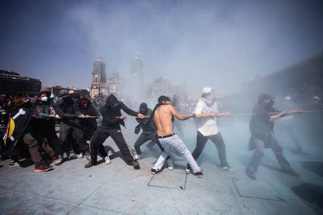 Gen Z demonstration in Mexico City MEXICO CITY, MEXICO - NOVEMBER 15: Demonstrators attempt to remove the metal security fences that protect the National Palace during the Gen Z demonstration in Mexico City, Mexico on November 15, 2025. Thousands of people gathered to take part in the Gen Z march against the Mexican government, while President Claudia Sheinbaum has in recent days questioned the legitimacy of the movement. Daniel Cardenas Anadolu Mexico City Mexico. Editorial use only. Please get in touch for any other usage.  Copyright: x2025xAnadoluxDanielxCardenasx