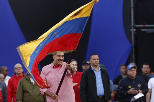 Venezuelan President Nicolas Maduro CARACAS, VENEZUELA - NOVEMBER 15: Venezuelan President Nicolas Maduro waves a Venezuelan flag during a march to swear in the Bolivarian Grassroots Committees in Caracas, Venezuela, on November 15, 2025. Pedro Mattey Anadolu Caracas Venezuela. Editorial use only. Please get in touch for any other usage.  Copyright: x2025xAnadoluxPedroxMatteyx
