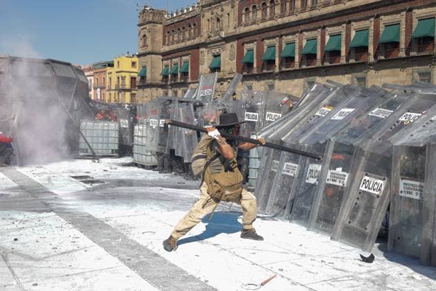 A person confront police during the self-proclaimed Ã¢â‚¬ËœGen ZÃ¢â‚¬â ¢ demonstration against the Mexican government following the murder of Uruapan Mayor Carlos Manzola, while Mexico s President Claudia Sheinbaum has questioned the legitimacy of the movement in recent days. on November 15, 2025 in Mexico City, Mexico. Mexico City Mexico - ZUMAe321 20251115_zia_e321_007 Copyright: xCarlosxSantiagox