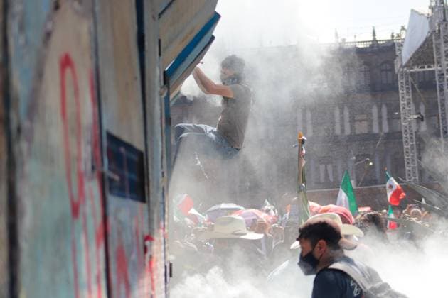 People riot during the self-proclaimed Ã¢â‚¬ËœGen ZÃ¢â‚¬â ¢ demonstration against the Mexican government following the murder of Uruapan Mayor Carlos Manzola, while Mexico s President Claudia Sheinbaum has questioned the legitimacy of the movement in recent days. on November 15, 2025 in Mexico City, Mexico. Mexico City Mexico - ZUMAe321 20251115_zia_e321_015 Copyright: xCarlosxSantiagox