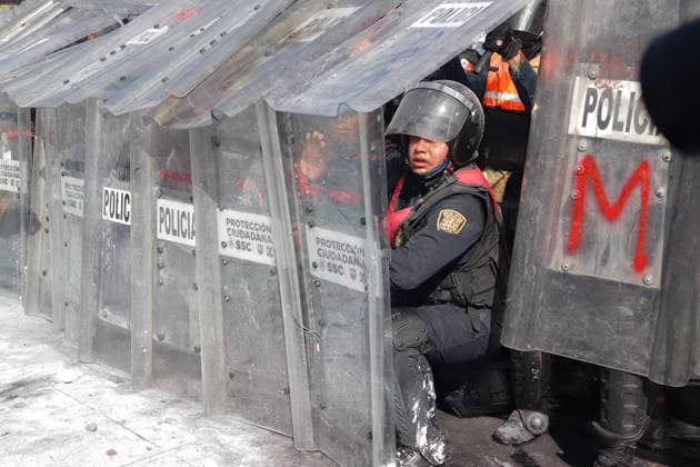 Riot police during the self-proclaimed Ã¢â‚¬ËœGen ZÃ¢â‚¬â ¢ demonstration against the Mexican government following the murder of Uruapan Mayor Carlos Manzola, while Mexico s President Claudia Sheinbaum has questioned the legitimacy of the movement in recent days. on November 15, 2025 in Mexico City, Mexico. Mexico City Mexico - ZUMAe321 20251115_zia_e321_035 Copyright: xCarlosxSantiagox