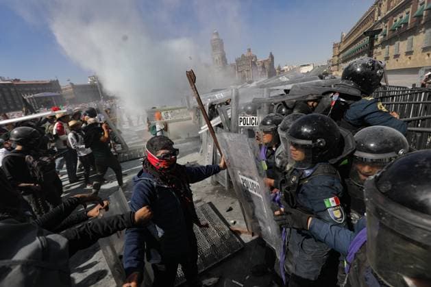 People confront riot police during the Ã¢â‚¬ËœGen ZÃ¢â‚¬â ¢ demonstration at main square Zocalo against the Mexican government following the murder of Uruapan Mayor Carlos Manzola, while Mexico s President, Claudia Sheinbaum, has questioned the legitimacy of the movement in recent days . on November 15, 2025 in Mexico City, Mexico. Mexico City Mexico - ZUMAe321 20251115_zia_e321_084 Copyright: xIanxRoblesx