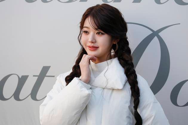 K-pop Star Jang Won-young Poses at Brand Event in Seoul K-pop girl group IVE member Jang Won-young poses during a clothing company event in Seoul, South Korea on November 16, 2025. Seoul South Korea  Copyright: xMatrixxImages JungxUi-Chelx