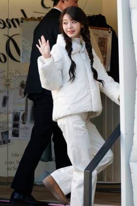 K-pop Star Jang Won-young Poses at Brand Event in Seoul K-pop girl group IVE member Jang Won-young poses during a clothing company event in Seoul, South Korea on November 16, 2025. Seoul South Korea  Copyright: xMatrixxImages JungxUi-Chelx