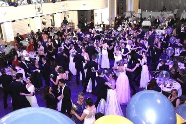 Debuetanten- Ballbesucher Muenchen 15.11.2025 Bayerischer Hof Narrhalla Hofballl Foto Muenchen