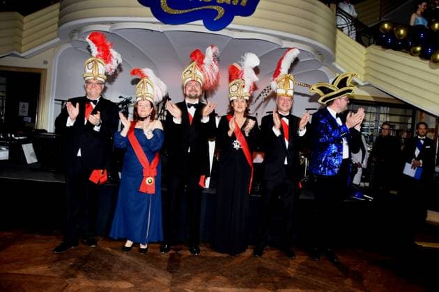 Narrhalla Praesidium mit Matthias Stolz Neuer Narrhalla Faschings Praesident Muenchen 15.11.2025 Bayerischer Hof Narrhalla Hofballl Foto Muenchen