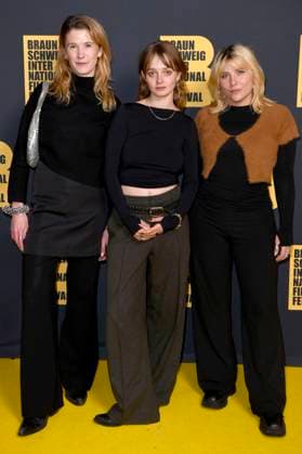 Lotta Schmelze, Maja Bons und Lisa Purtscher bei der Preisverleihung vom 39. Braunschweig International Film Festival im Staatstheater. Braunschweig, 15.11.2025