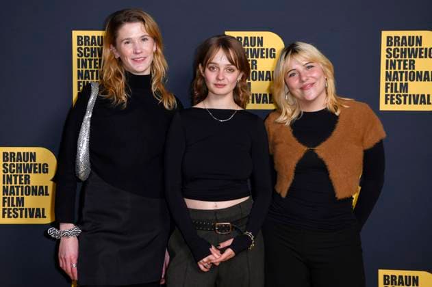 Lotta Schmelze, Maja Bons und Lisa Purtscher bei der Preisverleihung vom 39. Braunschweig International Film Festival im Staatstheater. Braunschweig, 15.11.2025