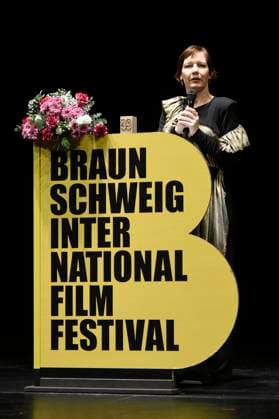 Sandra Hüller mit dem Hauptpreis Die Europa bei der Preisverleihung vom 39. Braunschweig International Film Festival im Staatstheater. Braunschweig, 15.11.2025