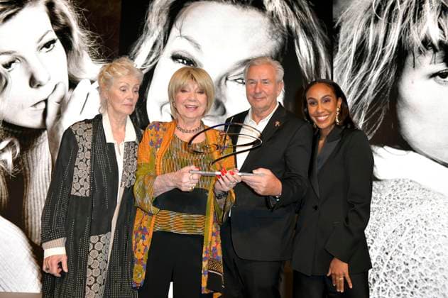 Marika George, Judy Winter, Klaus Wowereit und Hadnet Tesfai bei der 8. Verleihung des Götz George Preises 2025 im Kaiserin-Friedrich-Haus. Berlin, 15.11.2025