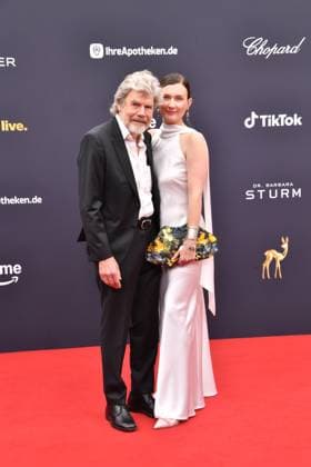 Reinhold Messner mit Ehefrau Diane Schumacher 77. Bambi-Verleihung 2025 Ehrung, Auszeichnung, Preis Bavaria Filmstudios München 11. November 2025 *** Reinhold Messner with wife Diane Schumacher 77 Bambi Award Ceremony 2025 Honor, award, prize Bavaria Filmstudios Munich 11 November 2025