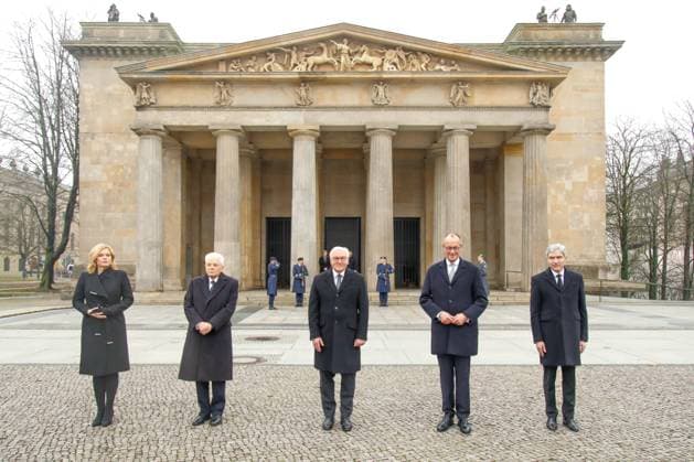 Kranzniederlegung zum Volkstrauertag Berlin, 16.11.2025 Julia Klöckner, Friedrich Merz, Frank-Walter Steinmeier, Sergio Mattarella und Stephan Harbarth bei der Kranzniederlegung zum Volkstrauertag in der Zentralen Gedenkstätte der Bundesrepublik Deutschland für die Opfer von Krieg und Gewaltherrschaft in Berlin Berlin *** Wreath-laying ceremony on Remembrance Day Berlin, 16 11 2025 Julia Klöckner, Friedrich Merz, Frank Walter Steinmeier, Sergio Mattarella and Stephan Harbarth at the wreath-laying ceremony on Remembrance Day at the Central Memorial of the Federal Republic of Germany to the Victims of War and Tyranny in Berlin Berlin Copyright: xMatthiasxGränzdörferx