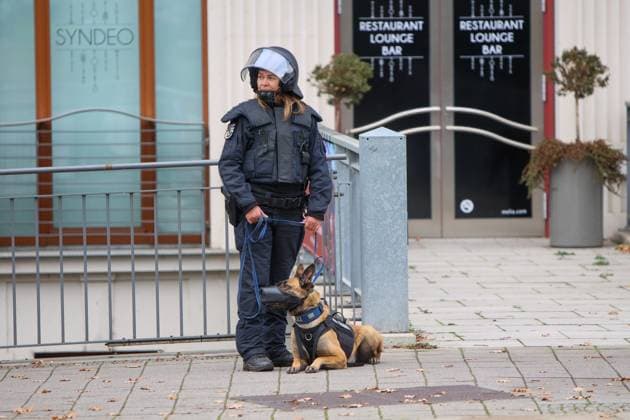 Leipzig Rund 8.000 Fußballfans demonstrieren in Leipzig: Polizei spricht von friedlichem Aufzug 16.11.2025 ab 11.30 Uhr Leipzig, Stadtgebiet Fotograf: EHL Media Etwa 8.000 Fans aus 38 Vereinen haben am Sonntag in Leipzig gegen geplante Sicherheitsverschärfungen im Fußball protestiert. Der Demonstrationszug setzte sich am Mittag vom Richard-Wagner-Platz aus in Bewegung und verlief laut Polizei weitgehend friedlich. Viele Teilnehmer kamen in Vereinsfarben, trugen Fahnen und Banner, Verstöße wurden kaum registriert. Die Polizei war mit einem Großaufgebot und Unterstützung aus mehreren Bundesländern im Einsatz, die Bundespolizei sicherte die Anreise am Hauptbahnhof. Anlass für die Demonstration ist das Länderspiel der deut Copyright: xEHLxMediax 20251116_fandemo-leipzig-6_1