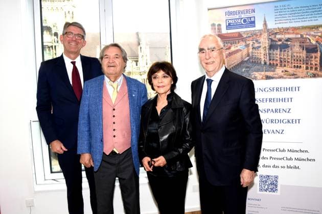 Dr. Wolfram Weimer Bundeskulturminister Helmut Markwort Focus Gruender Simone Rethel Schauspielerin Dr Theo Waigl Bundesminister a.D Muenchen 16. 11.2025 Presseclub Muenchen Matinee: Die Kunst des guten Alterns: Buchvorstellung Goldene Jahre mit Dr Theo Weigl Bundesminister a.D. Bundeskulturminister Dr. Wolfram Weimer und drei Prominenten ueber 75: Helmut Markwort, Simone Rethel Foto Bernd Lindenthaler Muenchen