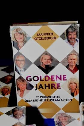 Buch Goldene Jahre von Journalist Autor Manfred Otzelberger Muenchen 16. 11.2025 Presseclub Muenchen Matinee: Die Kunst des guten Alterns: Buchvorstellung Goldene Jahre mit Dr Theo Weigl Bundesminister a.D. Bundeskulturminister Dr. Wolfram Weimer und drei Prominenten ueber 75: Helmut Markwort, Simone Rethel Foto Bernd Lindenthaler Muenchen