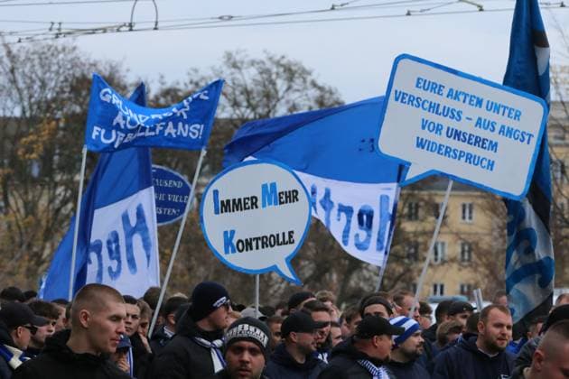 16.11.2025 Demonstration Fandemo in Leipzig Der Fußball ist sicher. Die Fans von Hertha BSC. Leipzig Sachsen Deutschland