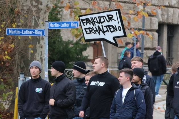 16.11.2025 Demonstration Fandemo in Leipzig Der Fußball ist sicher. Die Fans vom SV Sandhausen. Leipzig Sachsen Deutschland