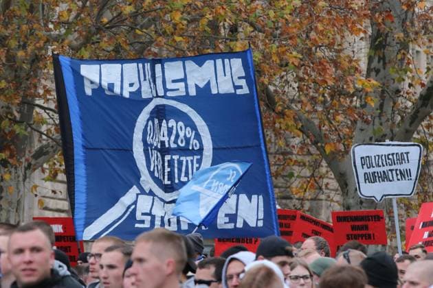 16.11.2025 Demonstration Fandemo in Leipzig Der Fußball ist sicher. Die Fans vom SC Paderborn. Leipzig Sachsen Deutschland